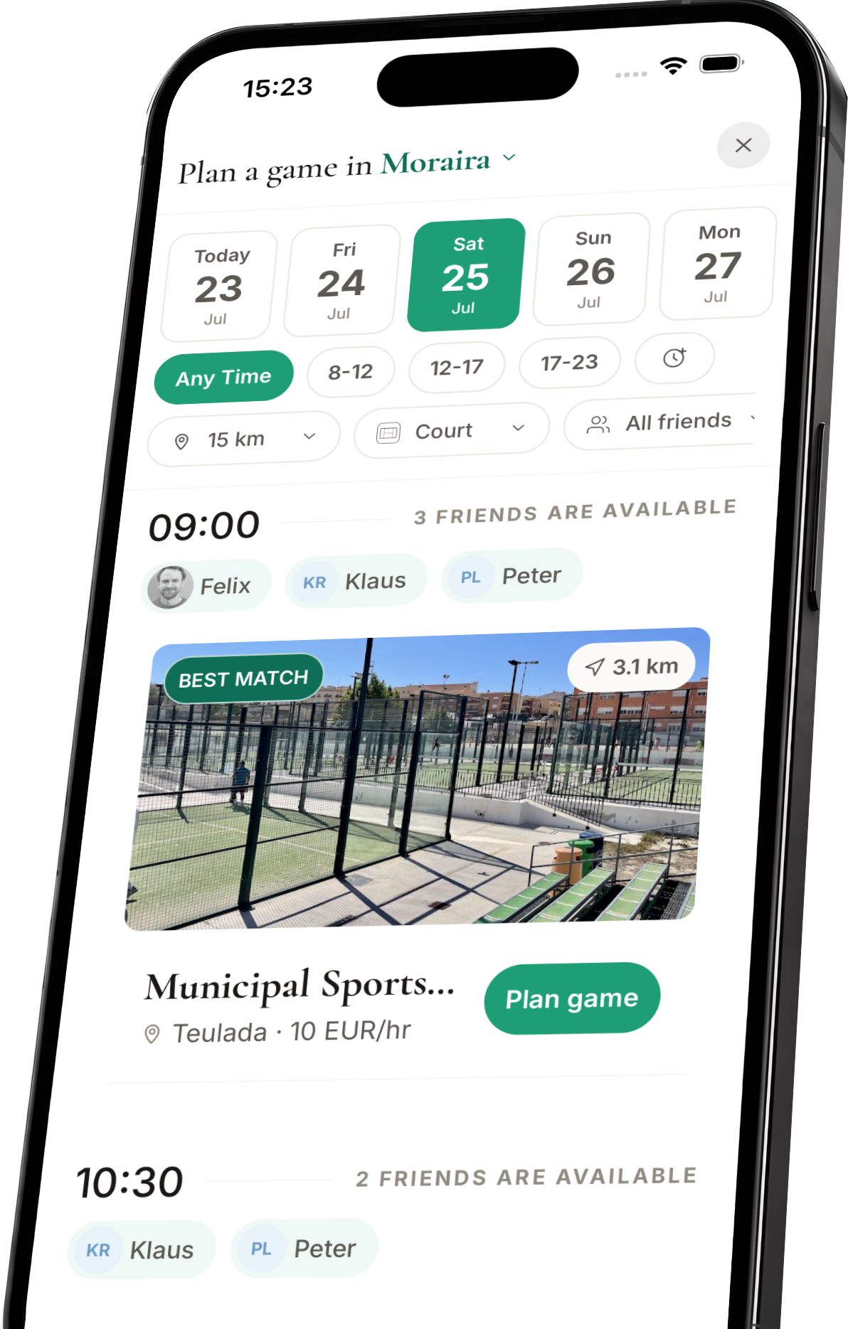 Padelmia Social showing available courts and friends who can play